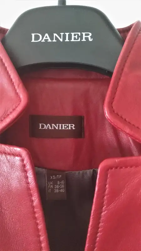 NEW! Danier red leather jacket. Veste en veritable cuire.63417636235011122