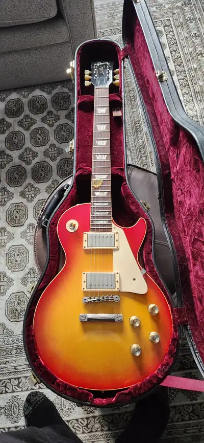 2006 Gibson Lespaul R8 Custom Shop and 1982 Marshall JCM 800 amp, View more