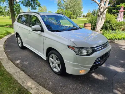 V6. AWD. SUNROOF. BACKUP CAMERA. HEATED SEATS. 3RD ROW SEATING. 7 PASSENGER. REMOTE START. 2 SETS OF...
