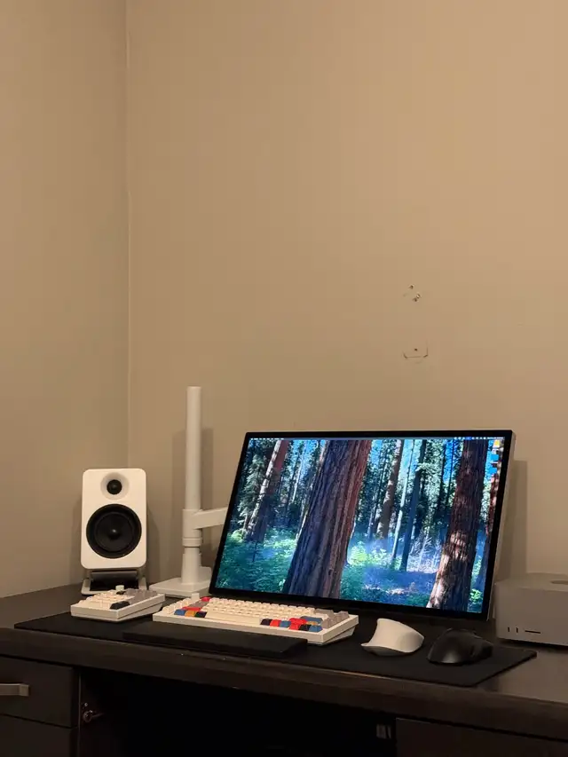 Apple Studio Display w/ VESA & Stand64540184050433120