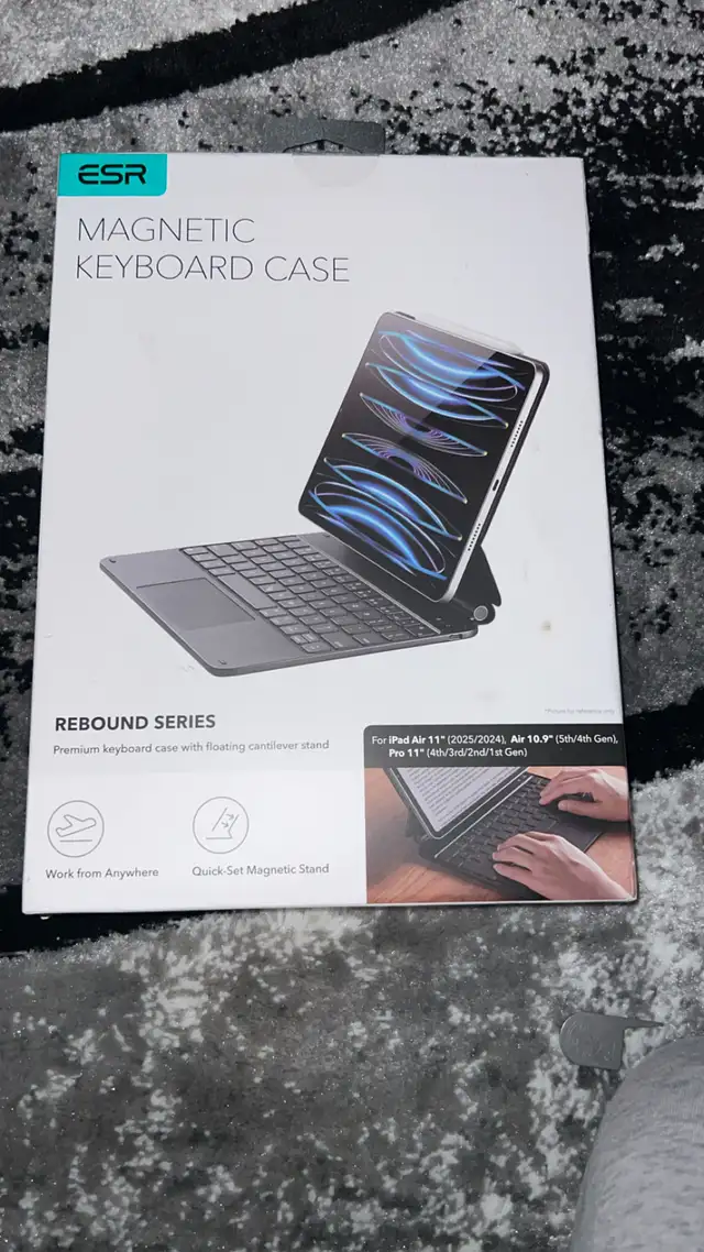 iPad ESR Keyboard Case474117216499159040