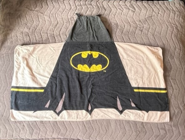 Batman Hooded Towel Wrap in Bathing & Changing in Burnaby/New Westminster - Image 3