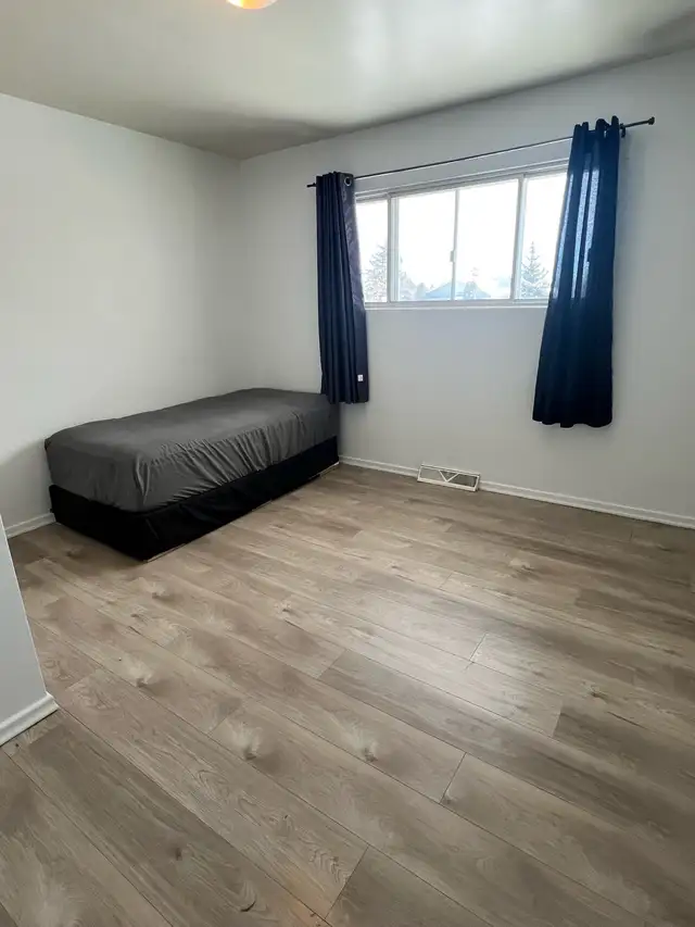 Room for in Center St