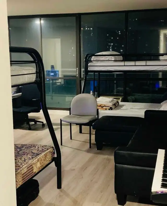 INTERNATIONAL STUDENTS WELCOME YONGE AND EGLINTON