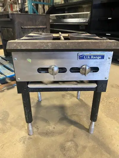 You are viewing a used US Range Single Pot Stove. This 2 burner model requires Natural Gas. It has b...