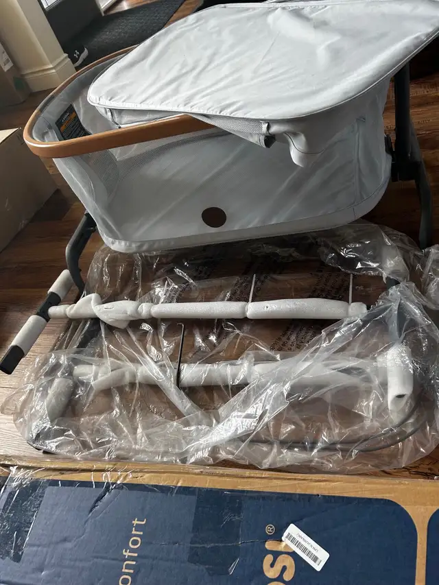 MAXI COSI Iora Bassinet - NEW in Cribs in Hamilton - Image 3
