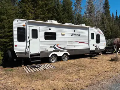 2010 Keystone Hornet Model 29RLS New ENDY Mattress Trailer hitch w/ stabilizer bars Benchmark 6250W...