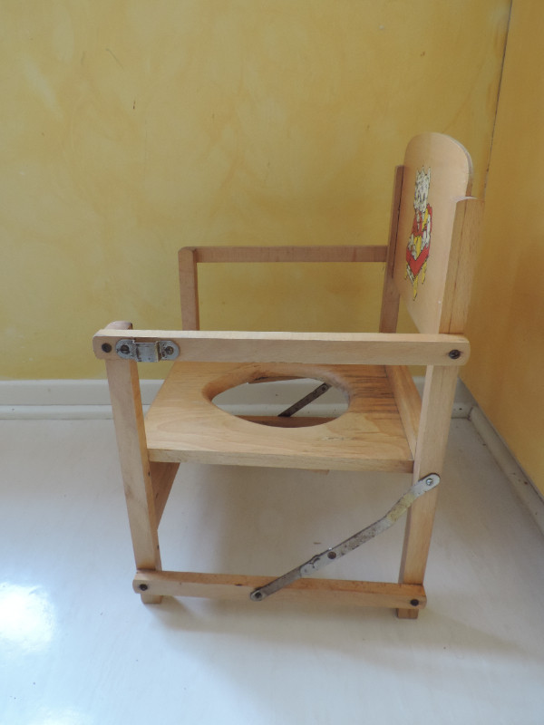 Vintage Folding Baby Potty (no pot) in Arts & Collectibles in Winnipeg - Image 3