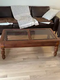 2 Petites tables de salon en bois 
