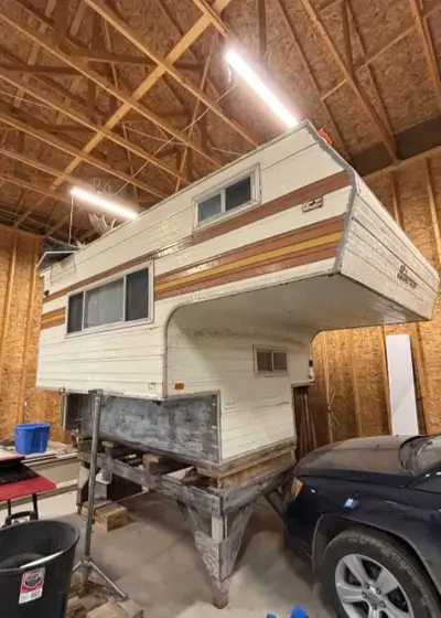 Liberator truck camper 1978 All jacks work, fridge,furnace and stove all work. Fridge is electric/pr...