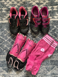 ⚽️ Girls Age 5-6 Soccer Cleats, Shin Pads + Socks Lot *Rtls $90*