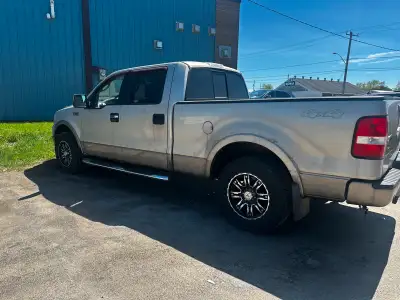This is a used 2006 Ford F-150 Lariat, a versatile pickup truck known for its reliability and rugged...