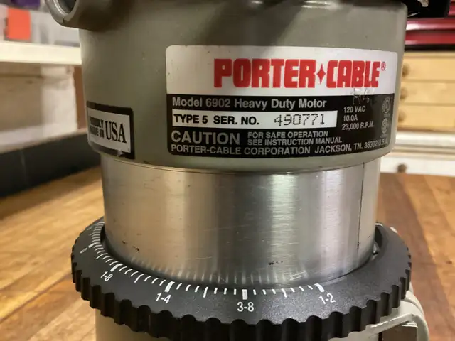 PORTER CABLE 6902 TYPE 5 H. D. 1 3/4 HP FIXED BASE 1/4” ROUTER in Power Tools in Barrie - Image 7