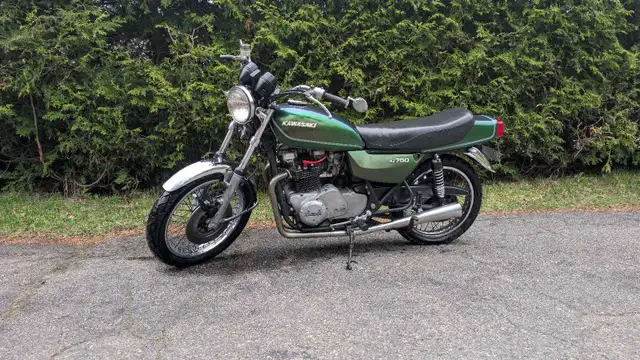 Vintage 70s motorcycle - 1977 Kawasaki 750B in Street, Cruisers & Choppers in Sault Ste. Marie - Image 4