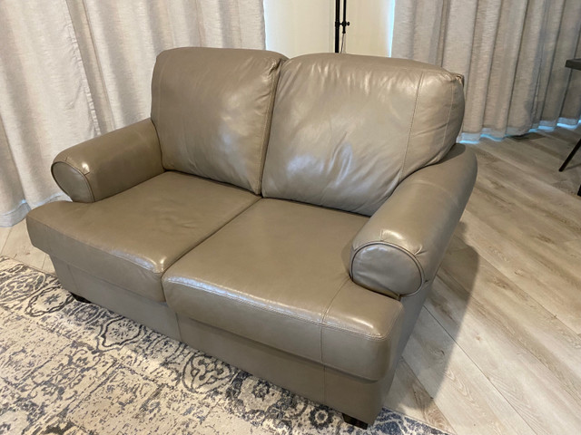 All leather Couch and love seat  in Couches & Futons in Owen Sound - Image 2