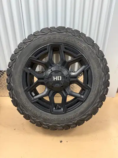 Set of 4 Rims and tires in perfect condition Pumped and balanced 690$ for all Size 225/65 R17 Bolt p...