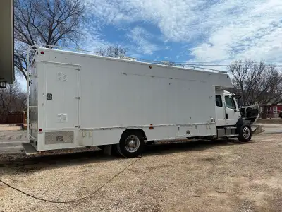 REDUCED.......2005 FREIGHTLINER M2 106 BUSINESS CLASS...... BOUGHT THIS TO BUILD A MOBILE TINY HOME...