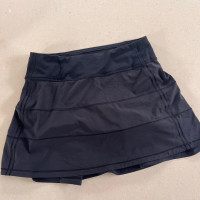 Lululemon skirt, size 4, tall - like new
