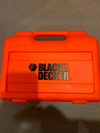 BLACK & DECKER DRILL/ DRILL BITS/& SCREWDRIVER SET