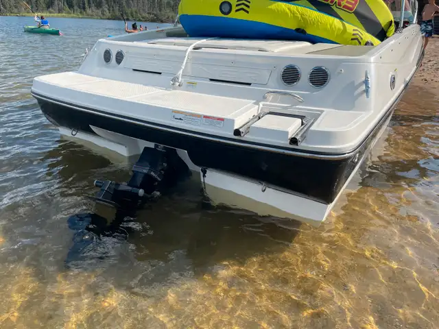 2014 Bayliner BR195 4.3 L MPI 210Hp EFI 20 foot boat $24700 in Powerboats & Motorboats in Saskatoon - Image 6