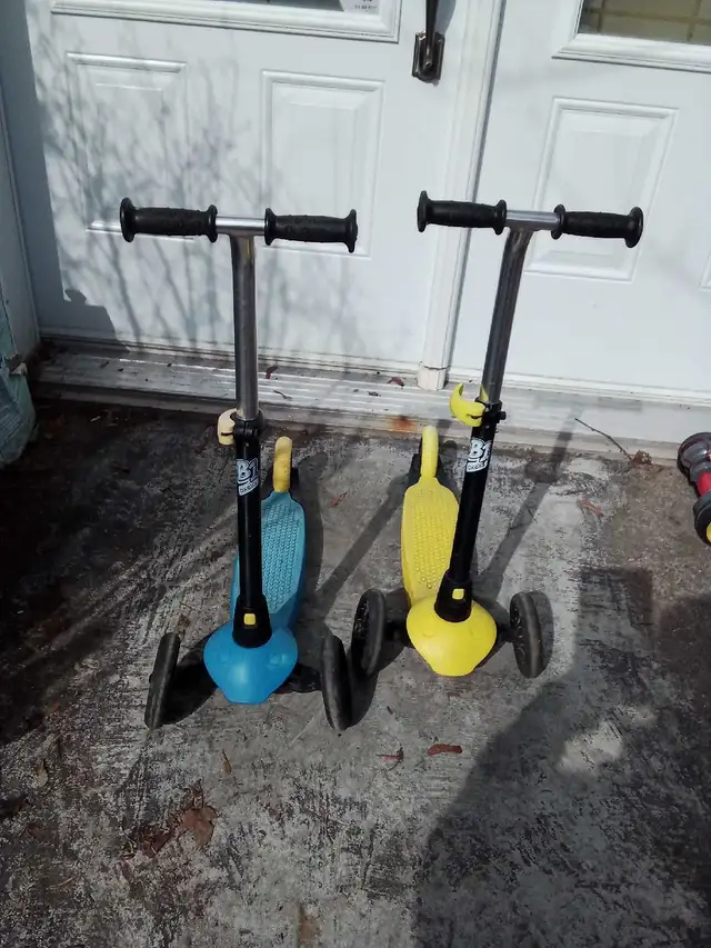 2 trottinettes complète 3 roues pour pièces pour bricoleur in Kids in Laval / North Shore - Image 3