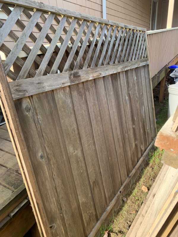 4 Wooden Fence Panels in Decks & Fences in Comox / Courtenay / Cumberland - Image 2