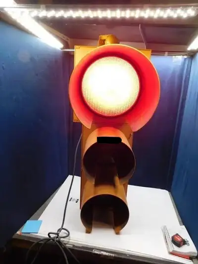 OLDER TRAFFIC LIGHT 3 LENS WORKING - FOR DISPLAY, View more