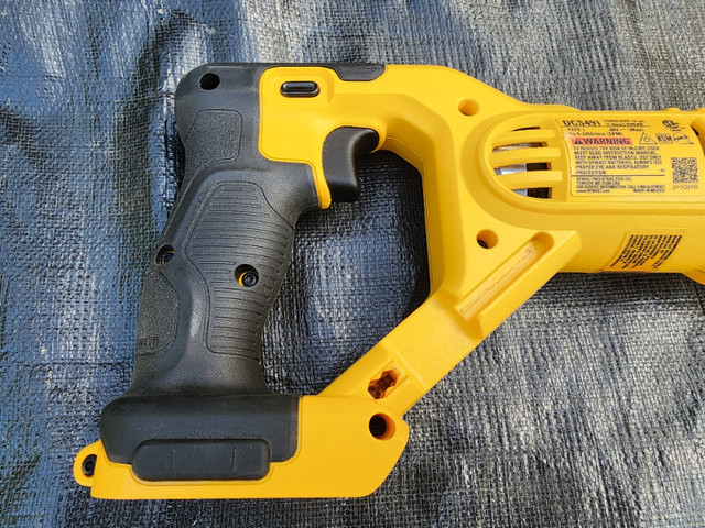 DEWALT 20V MAX Lithium-Ion Cordless 18-Gauge Swivel Head Shear in Power Tools in Windsor Region - Image 3
