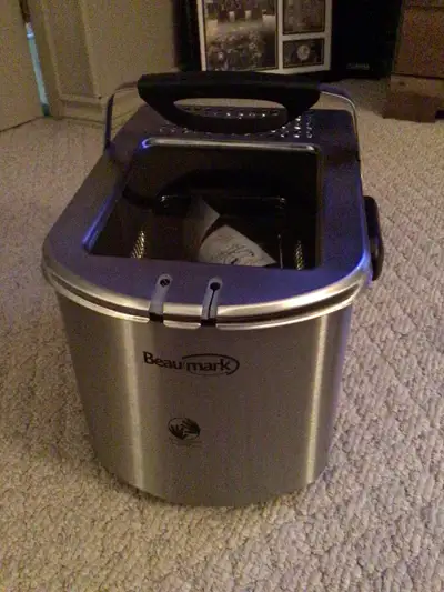Beaumark Deep Fryer, View more