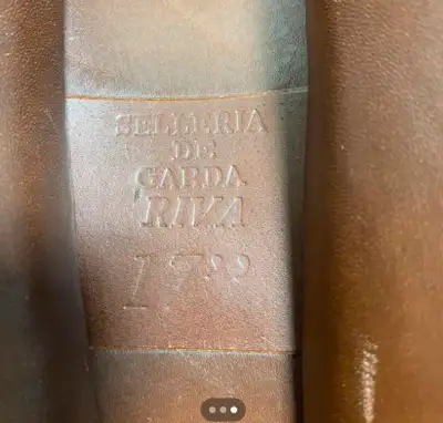 Used English saddle. Always stored in the house. Great shape.