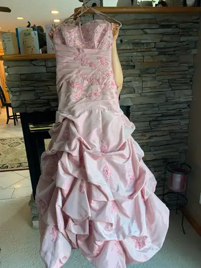 Exquisite designer “Alfred Angelo” Grad / Prom / Brides maid dress. Worn only once, it’s in beautifu...