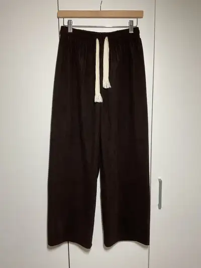 Size: 26 Length: 25 I bought these pants at a market in Korea, and they ended up being too short on...