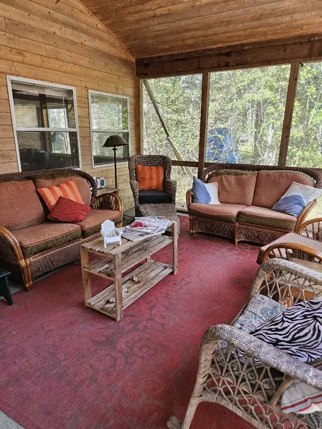 Restful all season cabin year round hot tub pets allowed in Manitoba in Canada - Image 7