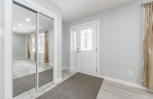 Side split legal duplex bungalow-large lot size in Houses for Sale in Kitchener / Waterloo - Image 3