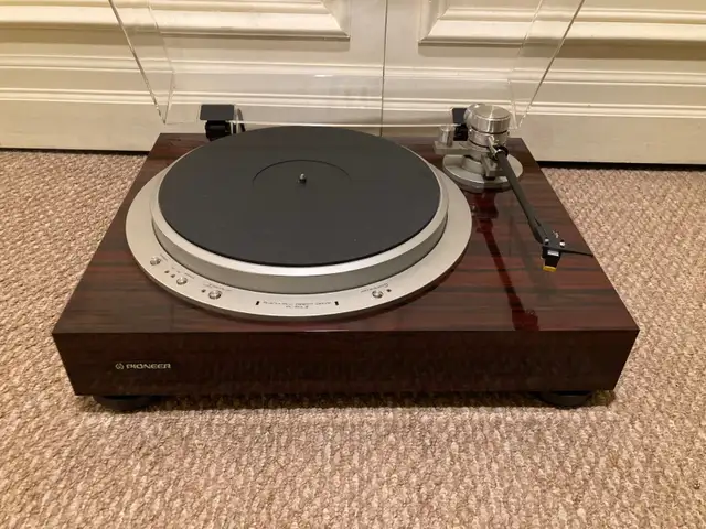 Pioneer PL-30L II quartz lock  turntable in Stereo Systems & Home Theatre in Mississauga / Peel Region - Image 3