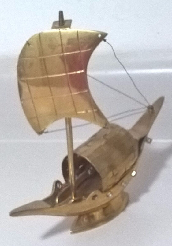 Vintage Solid Brass" Chinese Junk Boat " in Arts & Collectibles in Oshawa / Durham Region - Image 2