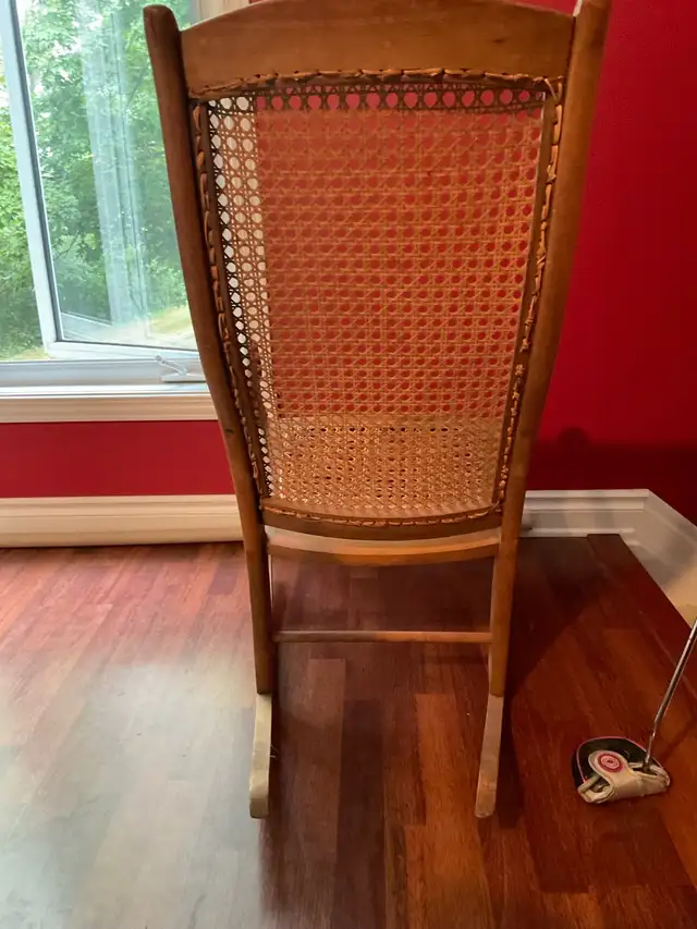 vintage rocking chair in Chairs & Recliners in Ottawa - Image 4