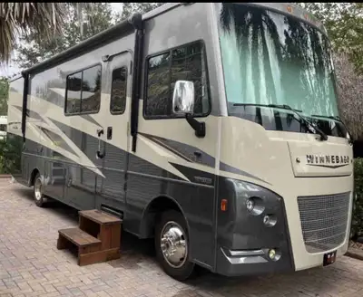 Winnebago Vista 29V - 30 pieds 34 000 km SEULEMENT! Longueur idéale pour se stationner et acceptée d...