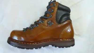 Very good quality Hiking boots, View more