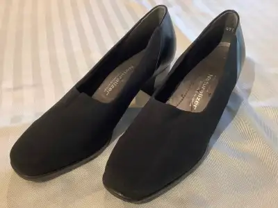 NATURALIZER WOMEN’S BLACK SHOES, View more