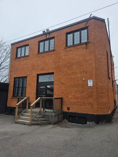 Great location tucked just off Main St in central Hamilton is quiet and well kept, shared with other...