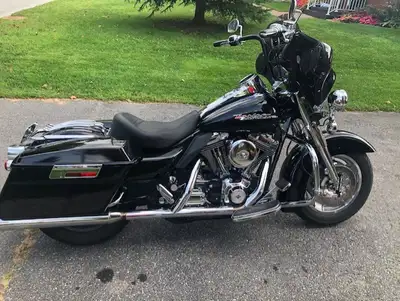 2004 HD Road King Custom $10,500 ~always serviced by HD certified tech ~ 44,000. Kms. ~ 14” wild one...