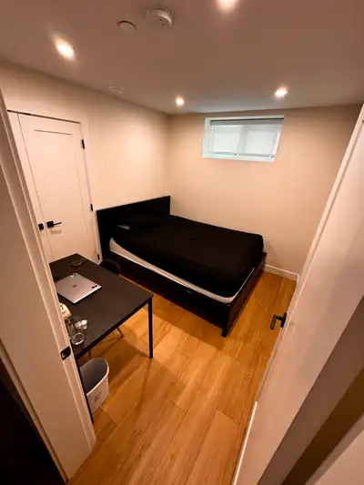 Private Room – All Inclusive – Near UBC/Metrotown Buses – July M