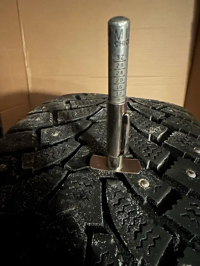 studded winter tires 205/60r16   in Tires & Rims in Ottawa - Image 8
