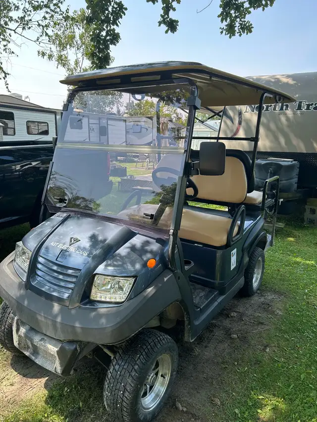 2012 North Trail 32BUDS Trailer in Travel Trailers & Campers in Grand Bend - Image 7