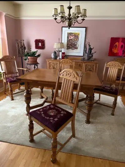 Ensemble de salle à manger, style Tudor, View more