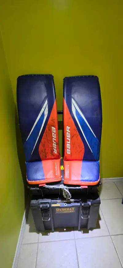 Bauer Hyper Light Senior Goalie Set: pads, glove, catcher, View more