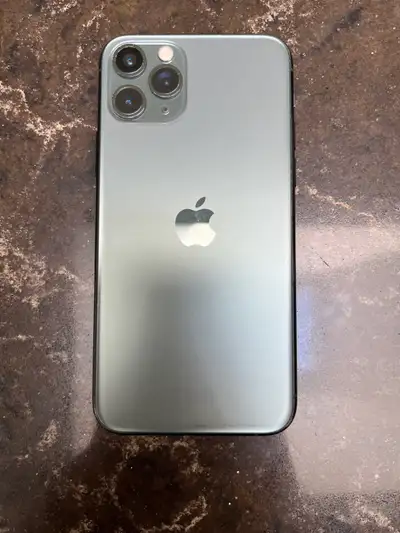 Everything working well no issues Brand new battery installed Battery health is at 100% Fully unlock...