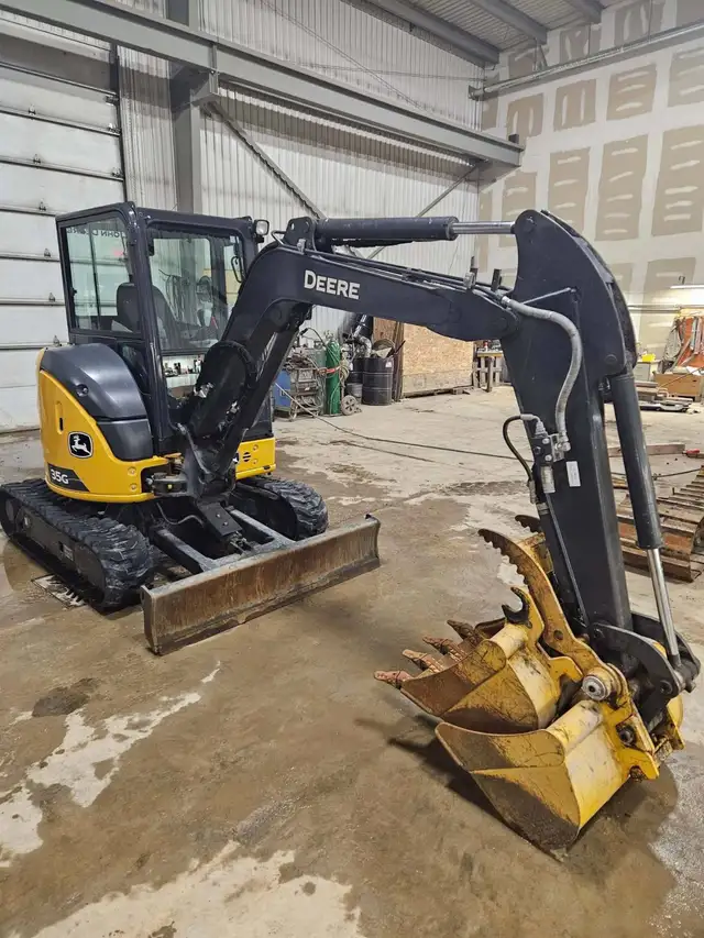2022 JOHN DEERE 35G MINI EXCAVATOR in Other in Barrie - Image 9