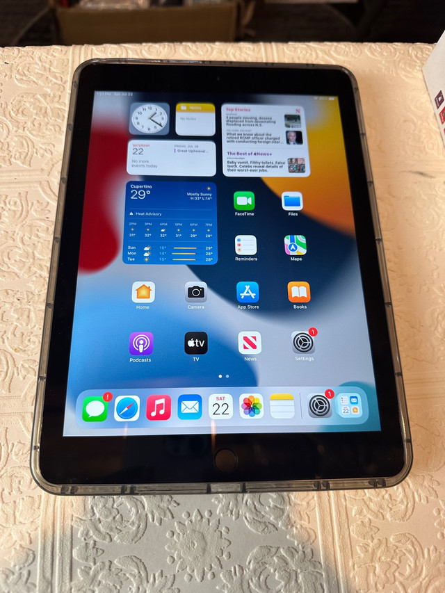 iPad 32GB 2018 - with case excellent condition  in iPads & Tablets in Saskatoon - Image 4
